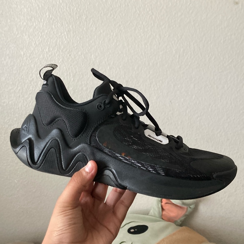 BRAND:Nike SIZE:8.5 COLOR:black